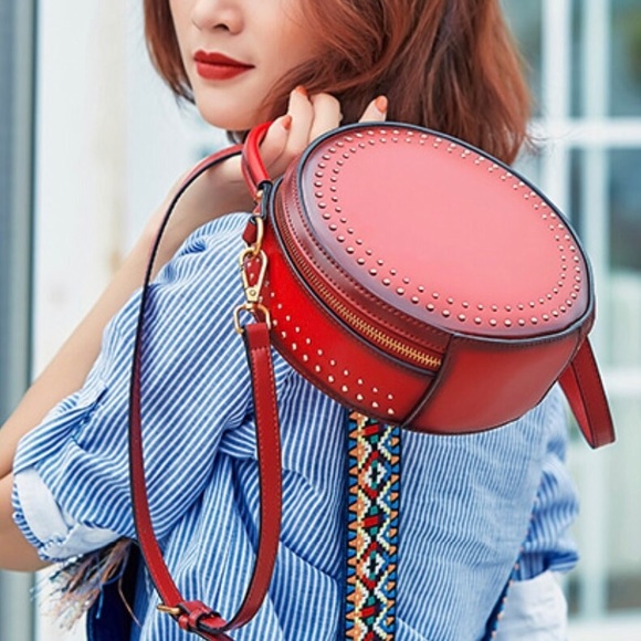 cle Handbags - Small Round Luxury Leather Crossbody Bag